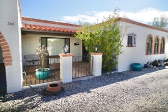 Building Photo - 4 Bedroom Furnished in Catalina Foothills with Pool