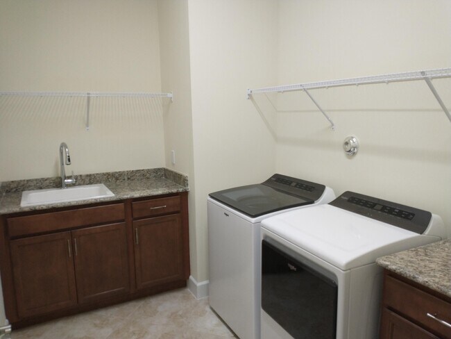 Building Photo - 4634 Pumello Dr