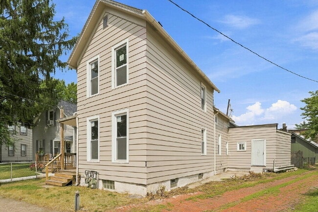 Building Photo - 4212 Apple Ave