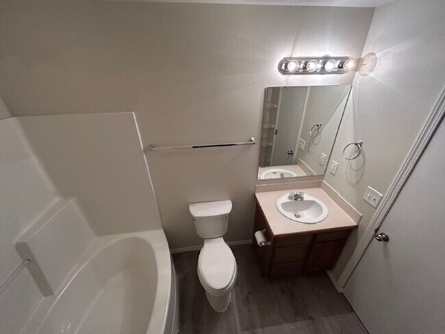 Building Photo - Lovely Meridian home