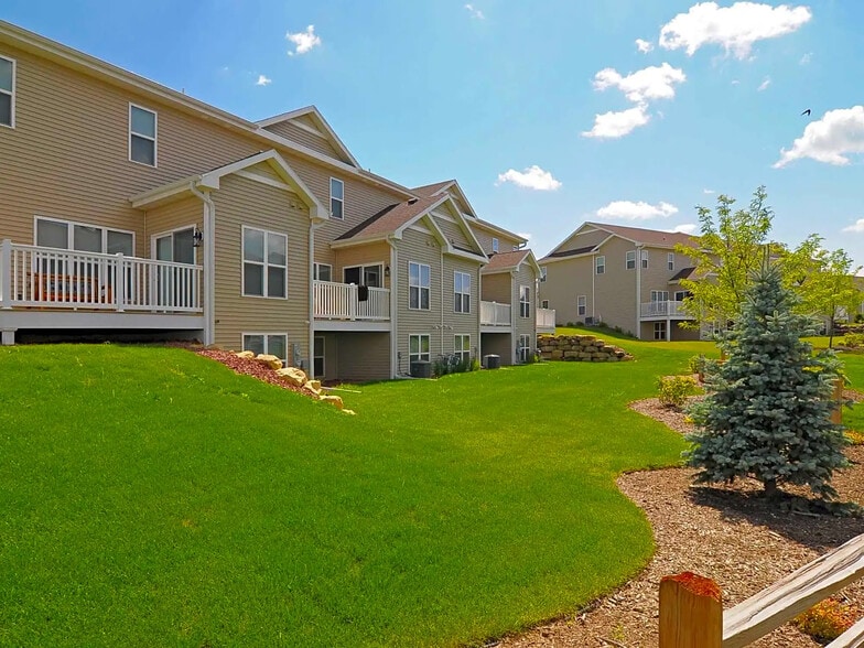 Building Photo - Lakeside Townhomes