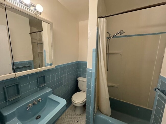 Building Photo - 5603 Fair Oaks St