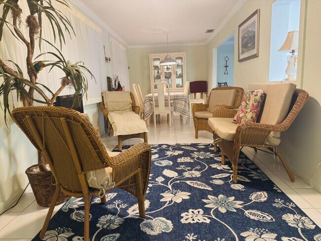 Building Photo - 520 SW 18th St