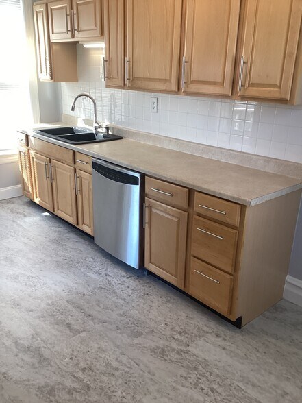 Building Photo - 244 W Main St