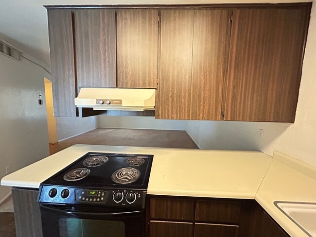 Building Photo - VERY ROOM 1 BEDROOM 1 BATH