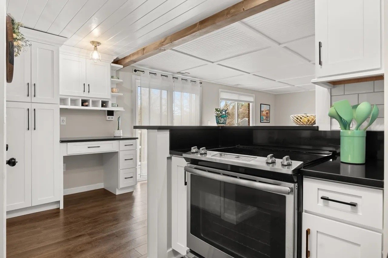 Building Photo - 478 Seabury