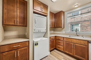 Building Photo - 1371 Wellington Dr