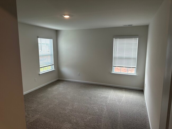 Building Photo - 152 Giant Oak Ave
