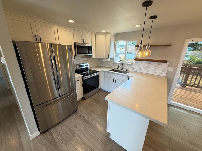 Building Photo - Renovated Ruston Home w/ Water View