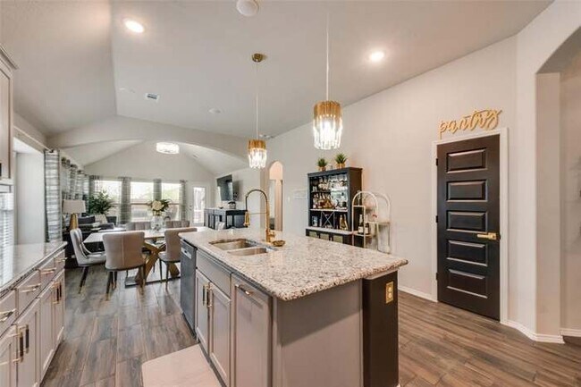 Building Photo - 4920 Sassafras Dr