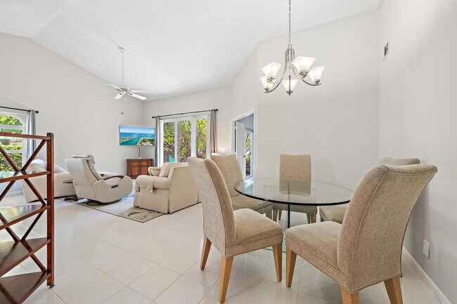 Building Photo - 9178 Beverly Ct