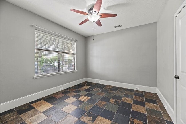 Building Photo - 711 St Charles St