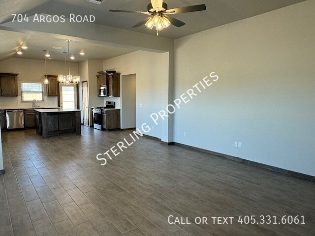 Building Photo - 704 Argos Rd