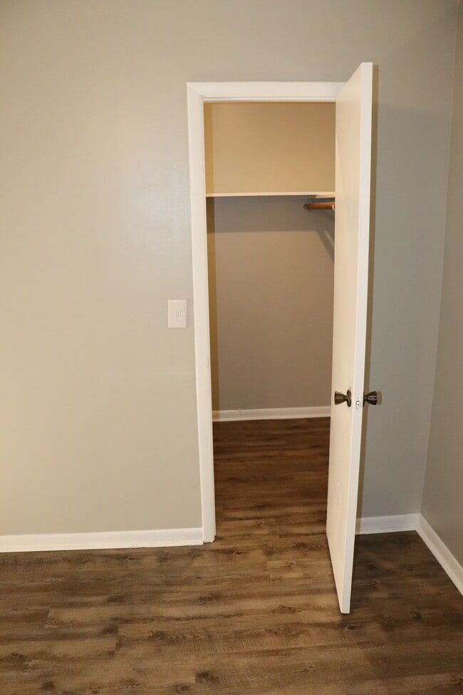 Building Photo - 300 Apache Dr