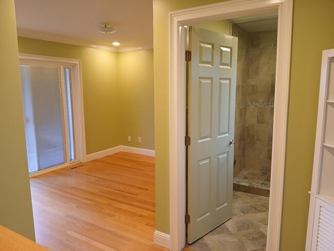 Building Photo - 421 Columbus St