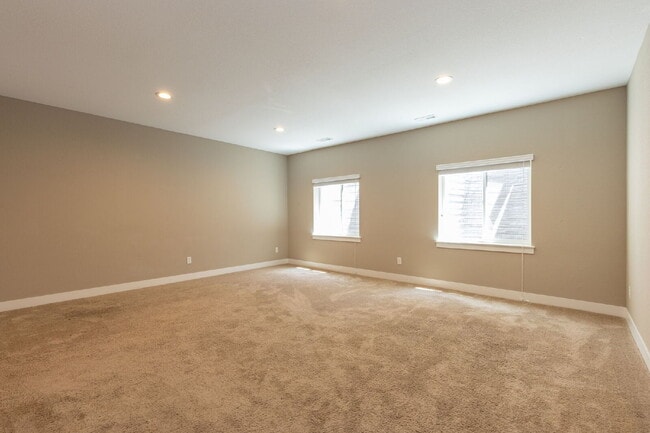Building Photo - 6bd/4.5 bath home in Southwest Longmont!