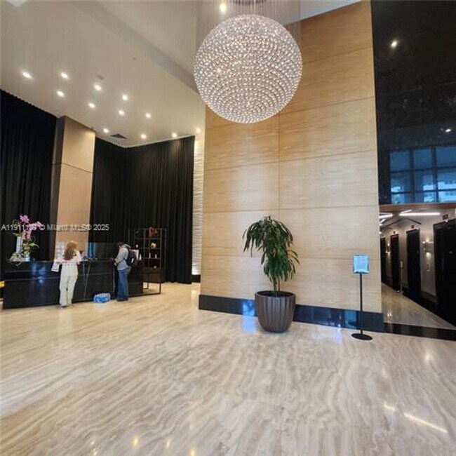 Building Photo - 950 Brickell Bay Dr