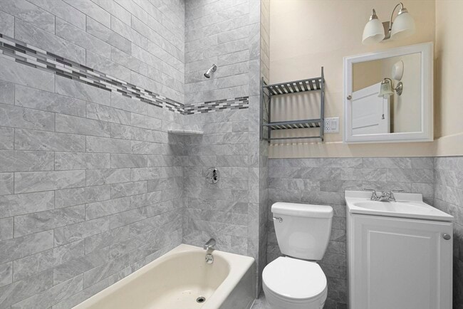 Building Photo - 648 Washington St