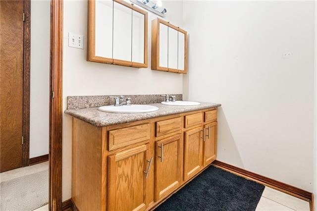 Building Photo - 2204 Gallant Dr