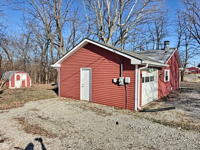 Building Photo - 5791 N Vinton Hills Dr