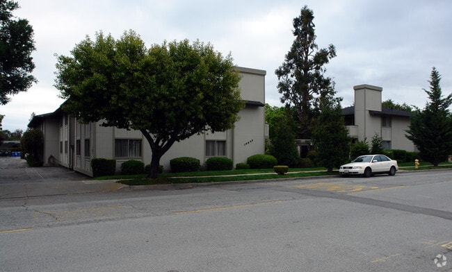 Building Photo - Red Branch Apartments