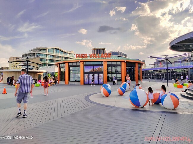 Building Photo - 422 Ocean Blvd N