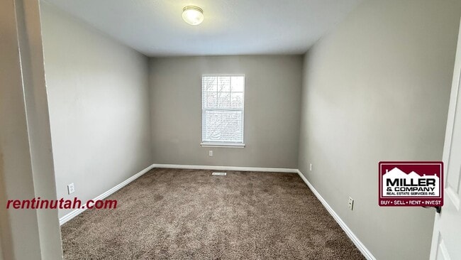Building Photo - Beautifully updated townhouse in Riverton!