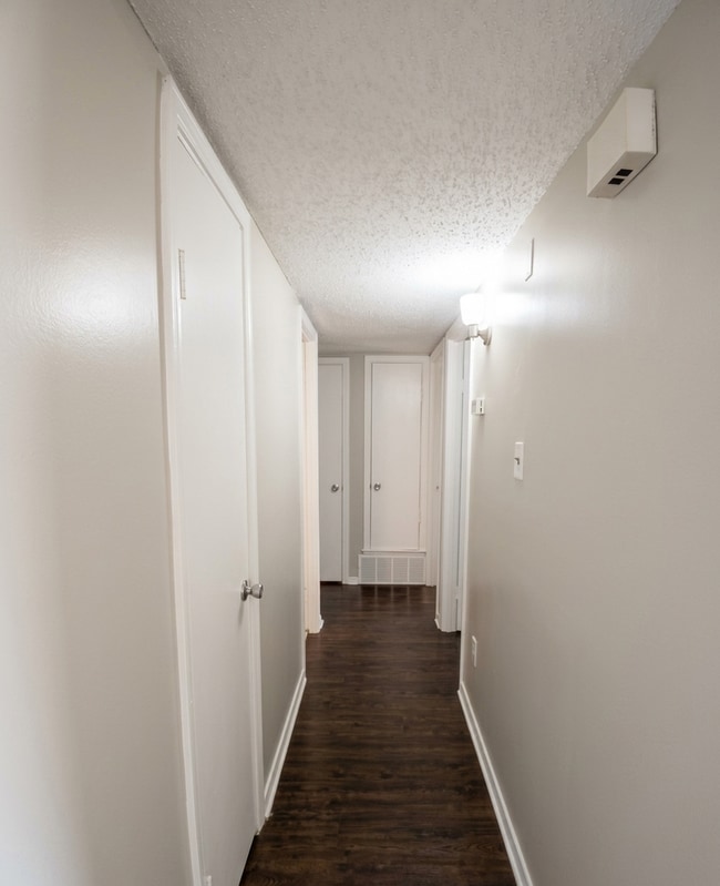Building Photo - Move-in Ready! Charming 3 Bdrm - 2 Bath | Freshly Painted & Updated