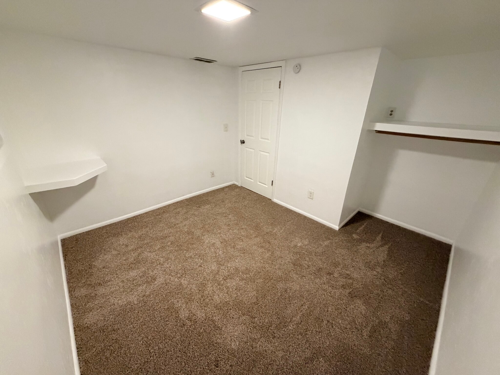 Building Photo - 933 E 13th St