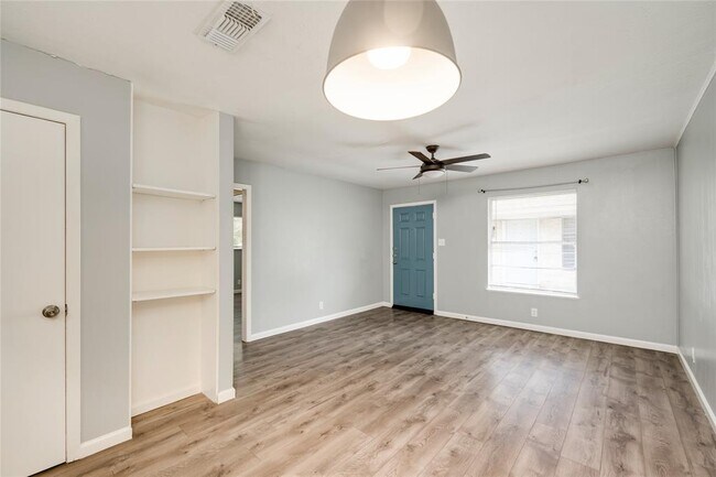 Building Photo - 838 N Meadows Dr