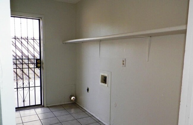 Building Photo - 9932 Agena Ln