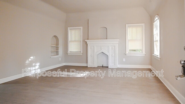 Building Photo - 2201 Glen Ellyn St