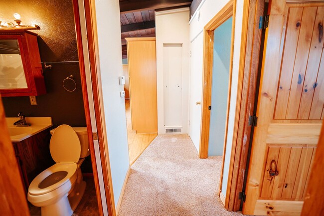 Building Photo - Single Family Home in Mckinleyville!