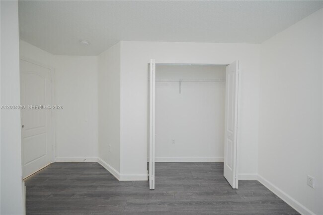 Building Photo - 5000 NW 116th Ct