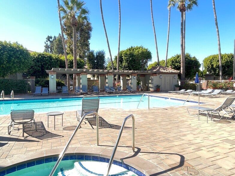 Pool and spa is part of HOA facilities - 2800 Keller Dr