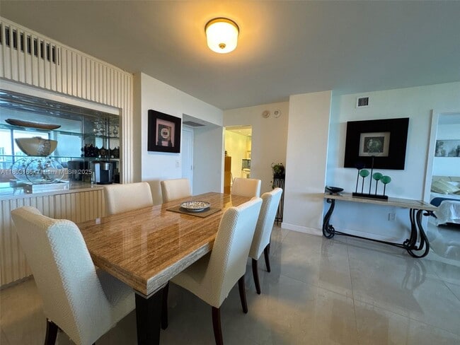 Building Photo - 3675 N Country Club Dr