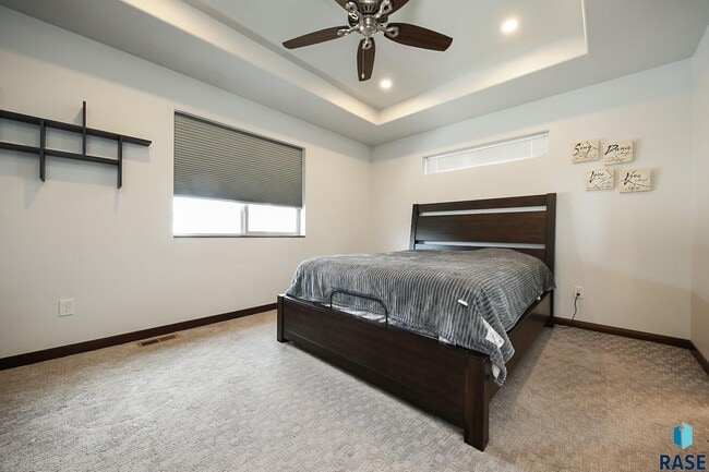 Building Photo - 2714 E Sunburst Dr