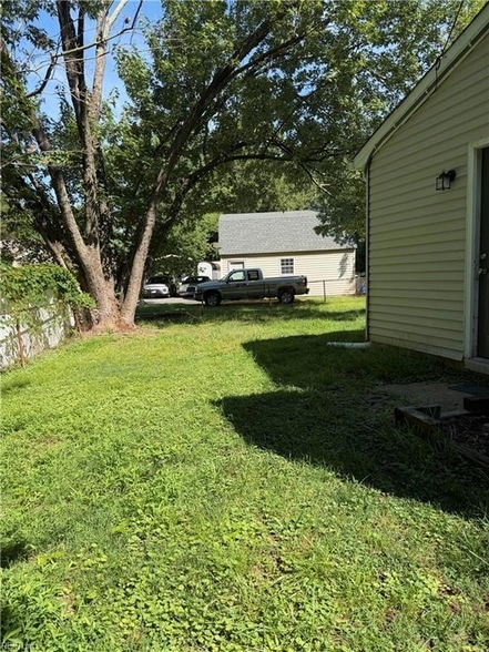 Building Photo - 433 Queens Creek Rd