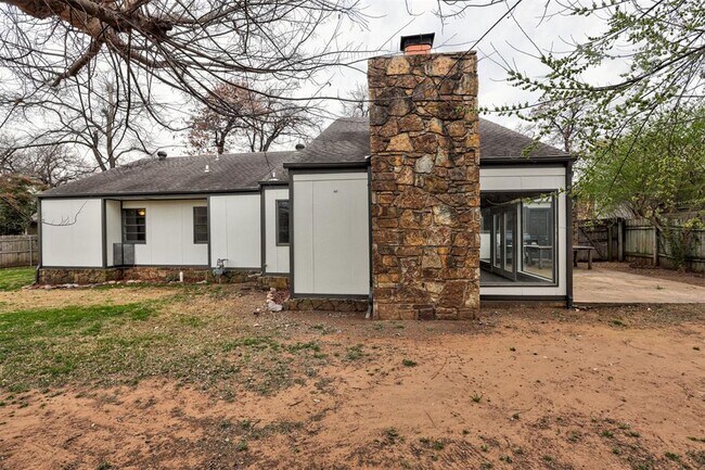 Building Photo - 2301 Tredington Way