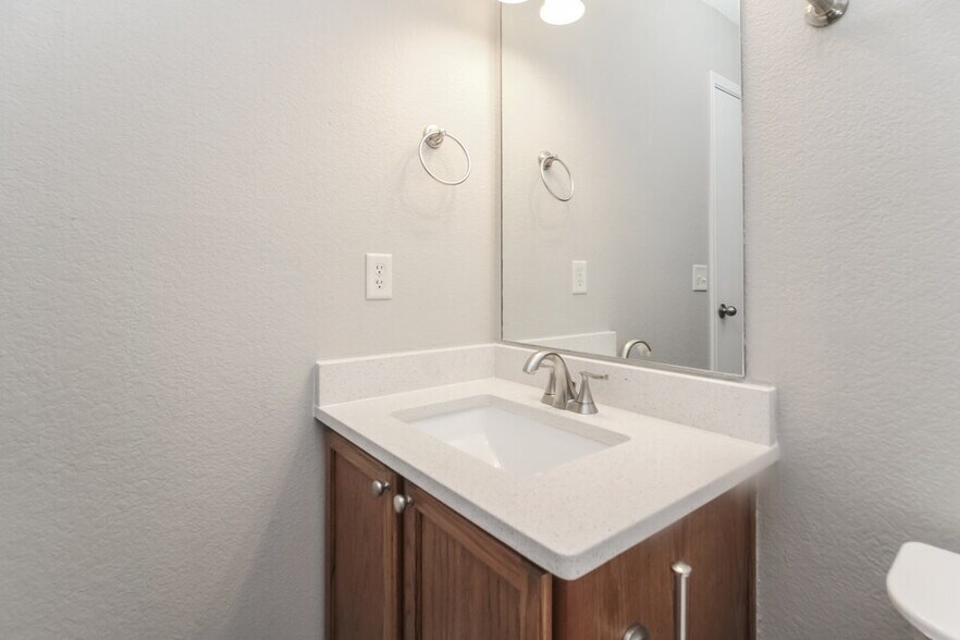 Building Photo - 823 Sage Meadow Dr