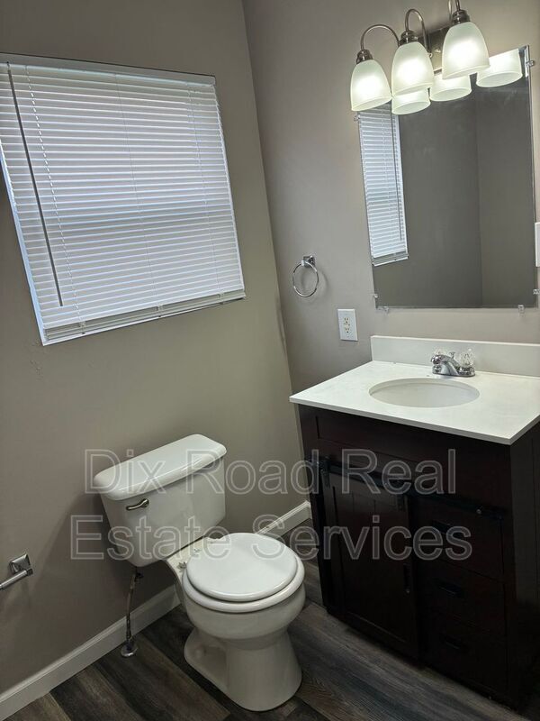 Building Photo - 715 Lorain Ave