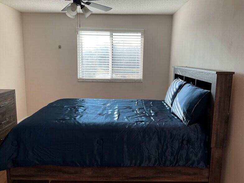 Building Photo - 9532 Darien Ave