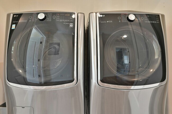 Building Photo - 1 Lindy Pl