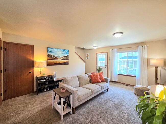 Building Photo - Two Bedroom Townhome in The Cottages at Saddlerock Neighborhood!