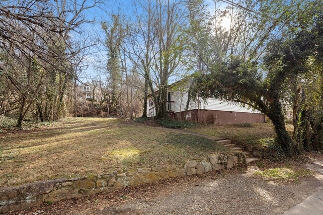 Building Photo - Duplex in Grove Park