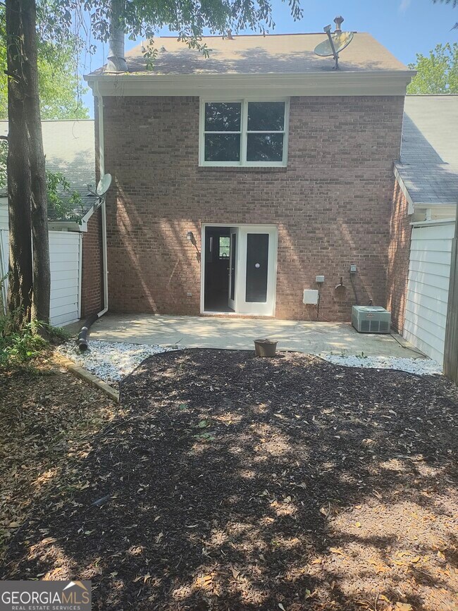 Building Photo - 415 Williamsburg Way