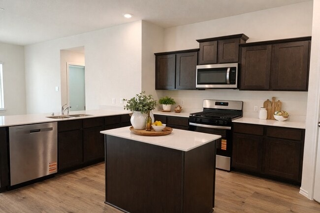 Building Photo - 1324 Stuarts Frst Dr