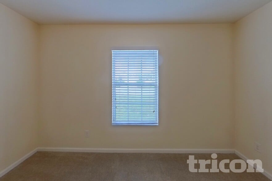 Building Photo - 3323 Canyon Falls Dr