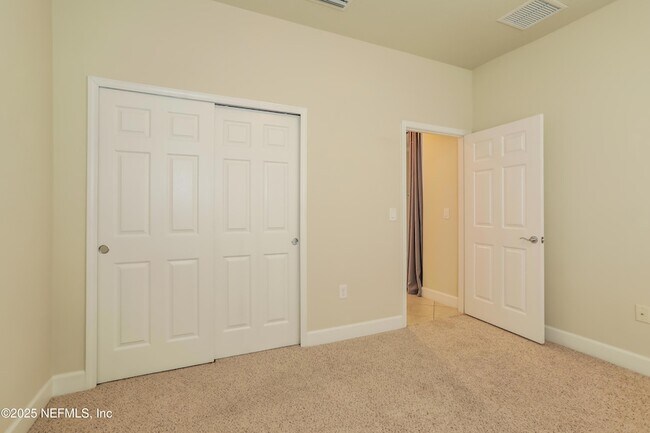 Building Photo - 16 Acorn Grove Ct
