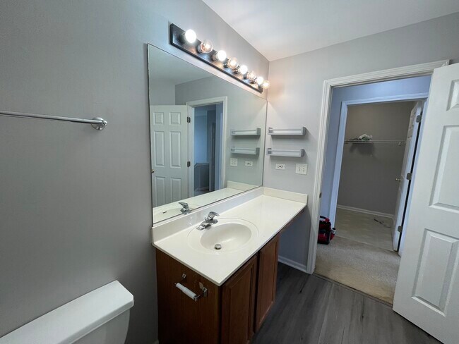 Building Photo - 1624 Fieldstone Dr N